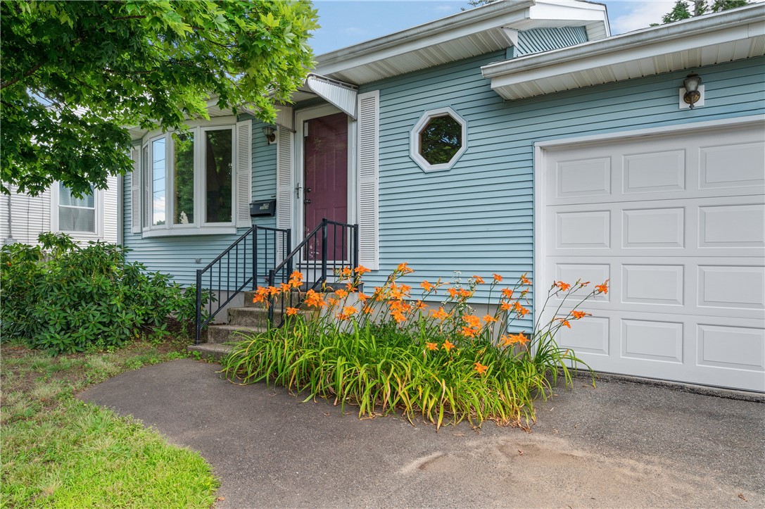 84 Rowe Avenue Pawtucket, RI 02861 - Photo 2 of 20 Gallery Image 2