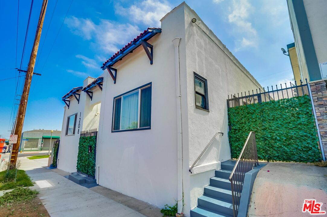 1208 Daisy Avenue Long Beach, CA 90813 - Photo 3 of 22