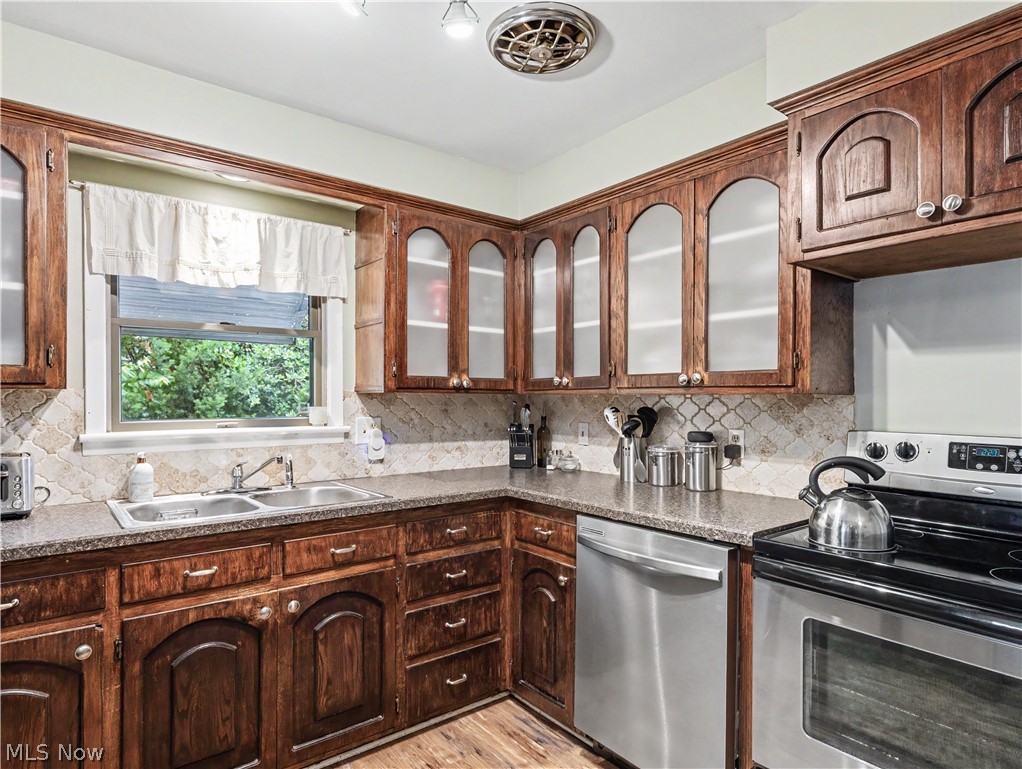 1660 Wiltshire Road Akron, OH 44313 - Photo 9 of 28