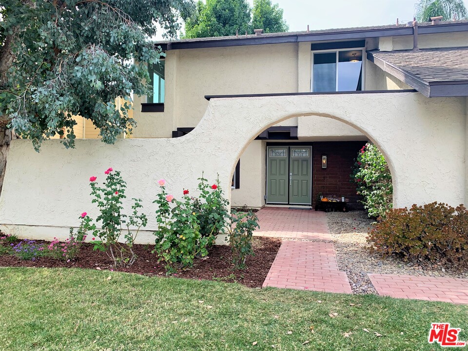 25661 Yucca Valley Road Valencia, CA 91355 - Photo 1 of 33 Gallery Image 1