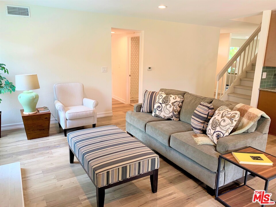 25661 Yucca Valley Road Valencia, CA 91355 - Photo 17 of 33 Gallery Image 17
