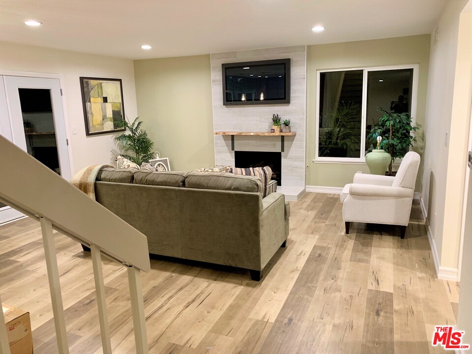 25661 Yucca Valley Road Valencia, CA 91355 - Photo 3 of 33 Gallery Image 3