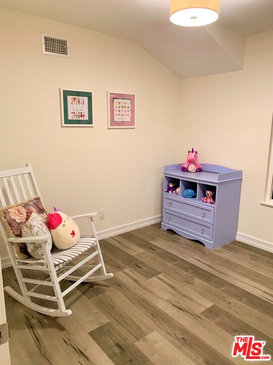 25661 Yucca Valley Road Valencia, CA 91355 - Photo 28 of 33 Gallery Image 28