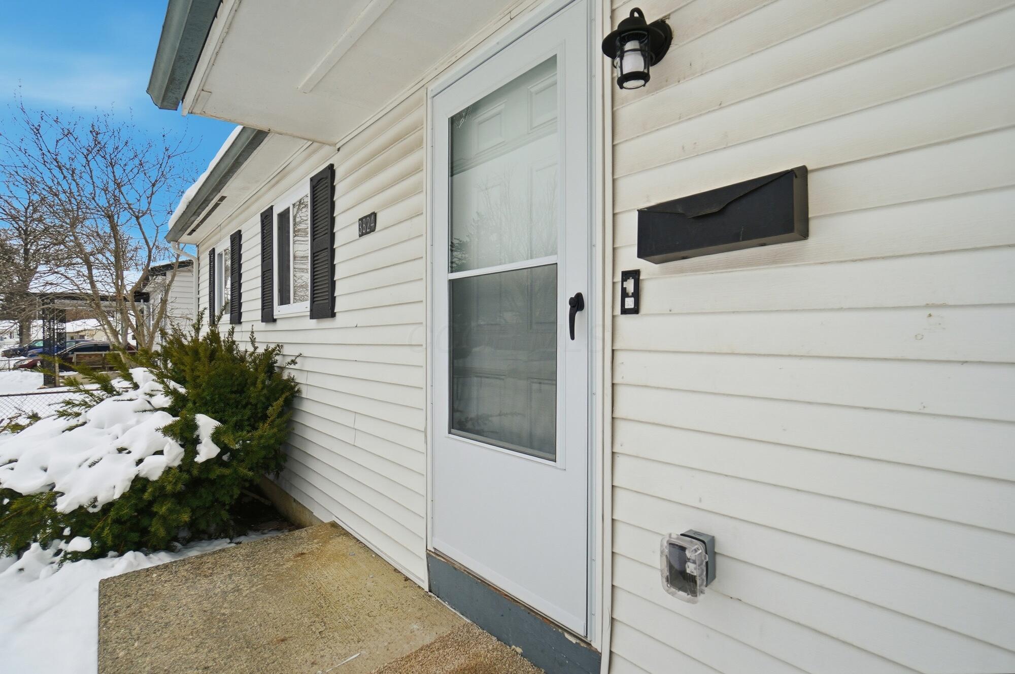 3824 Wade Road Columbus, OH 43232 - Photo 5 of 42 Front Door