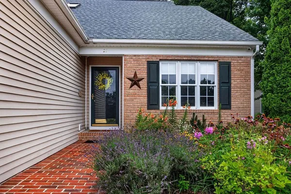 $394,900 | 21 Hickory Nut Lane, Staunton, VA 24401