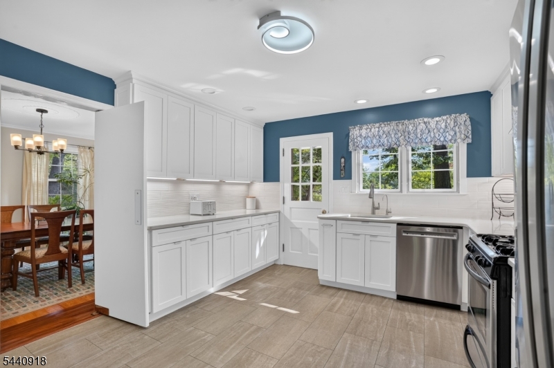 905 Charlotte Road Plainfield, NJ 07060 - Photo 2 of 44