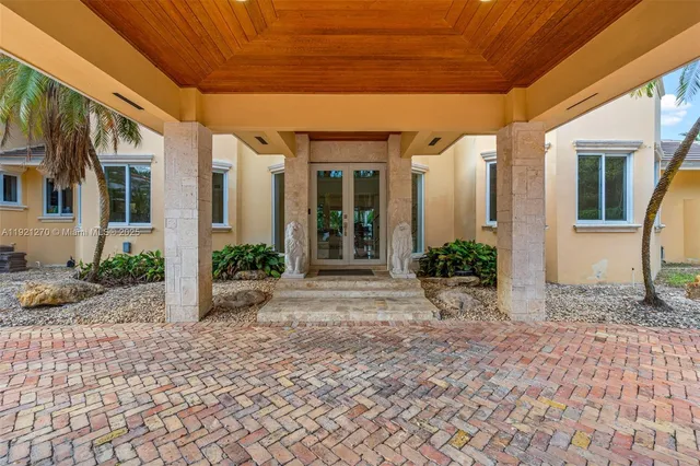 a view of entryway and hall