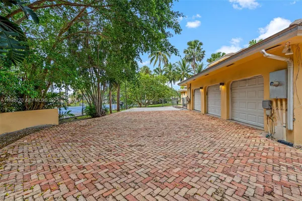 $3,399,900 | 7225 Gleneagle Drive, Miami Lakes, FL 33014