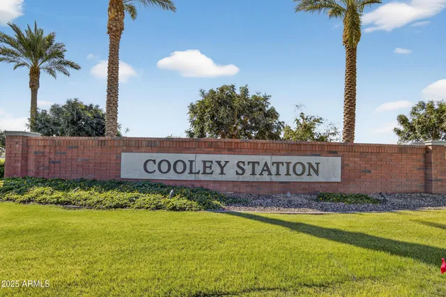 a sign broad on the side of a building