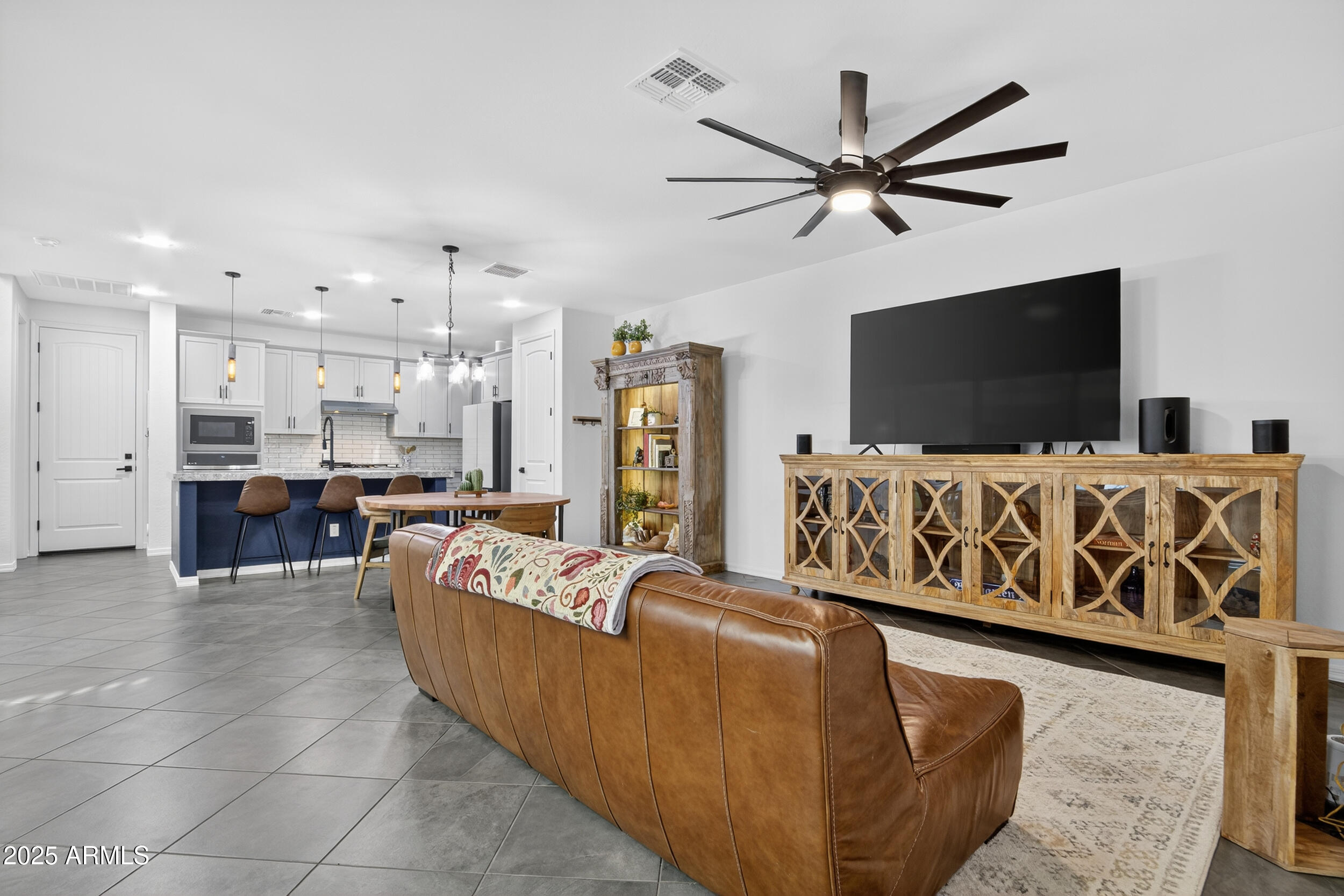 4303 East Jones Street Gilbert, AZ 85295 - Photo 5 of 49 Great room