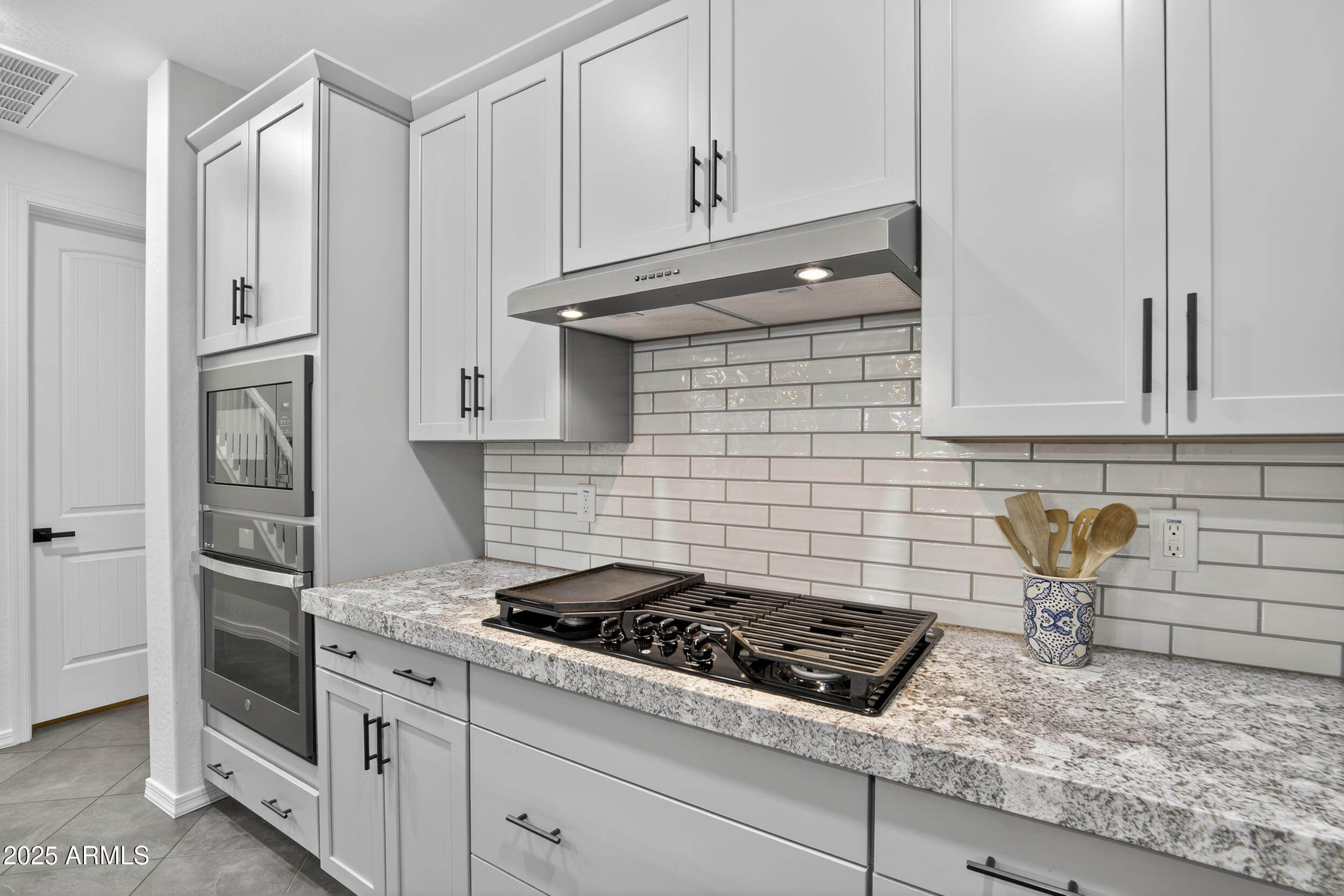 4303 East Jones Street Gilbert, AZ 85295 - Photo 9 of 49 Gas Stove