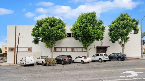 a view of a cars in front of a house