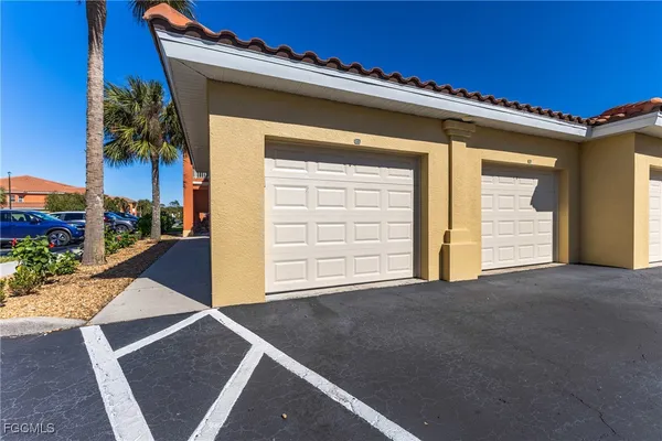 $1,700 | 15989 Mandolin Bay Drive, Unit 204, Fort Myers, FL 33908
