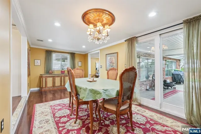 $575,000 | 20 Leonard Terrace, Wayne, NJ 07470