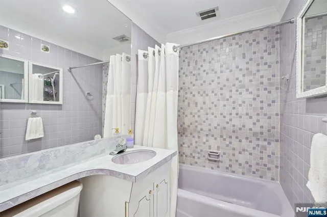 $575,000 | 20 Leonard Terrace, Wayne, NJ 07470