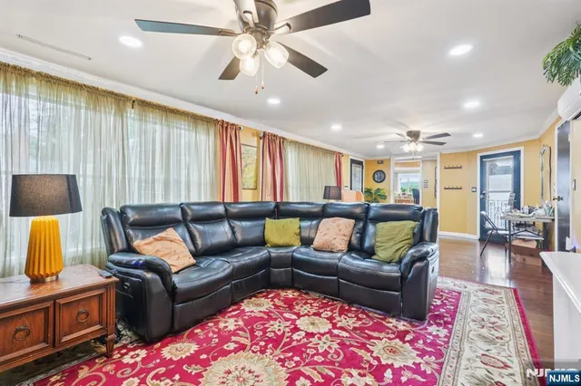 $575,000 | 20 Leonard Terrace, Wayne, NJ 07470