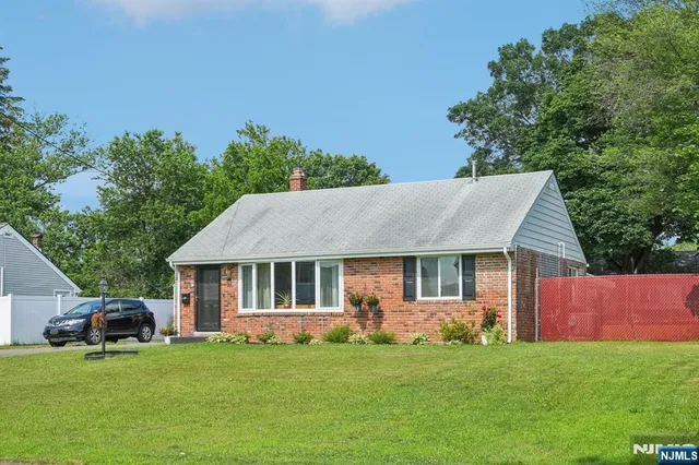 $575,000 | 20 Leonard Terrace, Wayne, NJ 07470