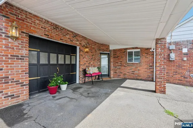 $575,000 | 20 Leonard Terrace, Wayne, NJ 07470