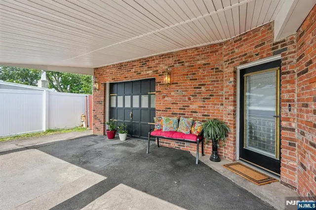 $575,000 | 20 Leonard Terrace, Wayne, NJ 07470