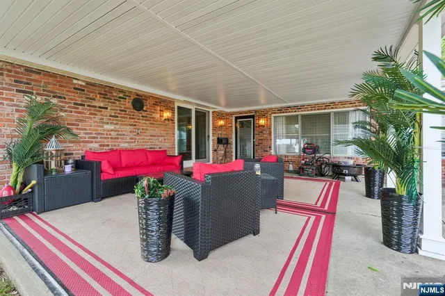 $575,000 | 20 Leonard Terrace, Wayne, NJ 07470