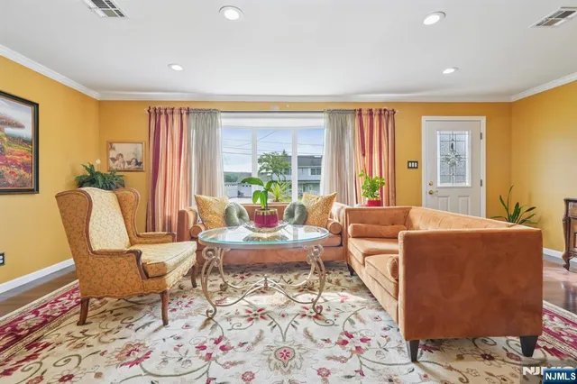 $575,000 | 20 Leonard Terrace, Wayne, NJ 07470