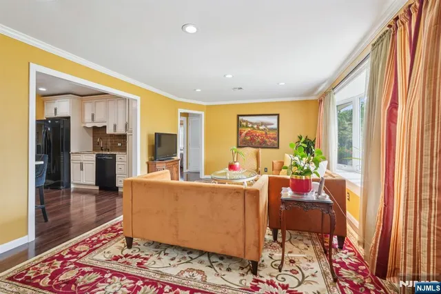 $575,000 | 20 Leonard Terrace, Wayne, NJ 07470