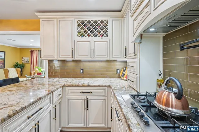 $575,000 | 20 Leonard Terrace, Wayne, NJ 07470