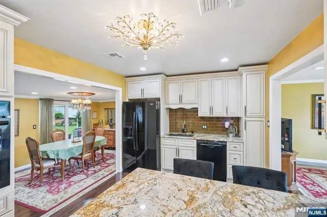 $575,000 | 20 Leonard Terrace, Wayne, NJ 07470