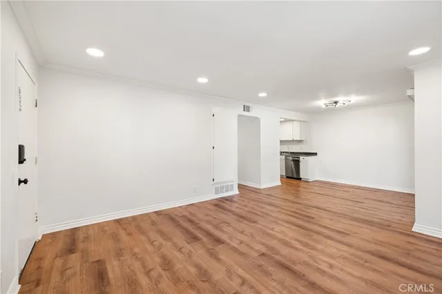 $545,000 | 1346 East Hillcrest Drive, Unit 49, Thousand Oaks, CA 91362