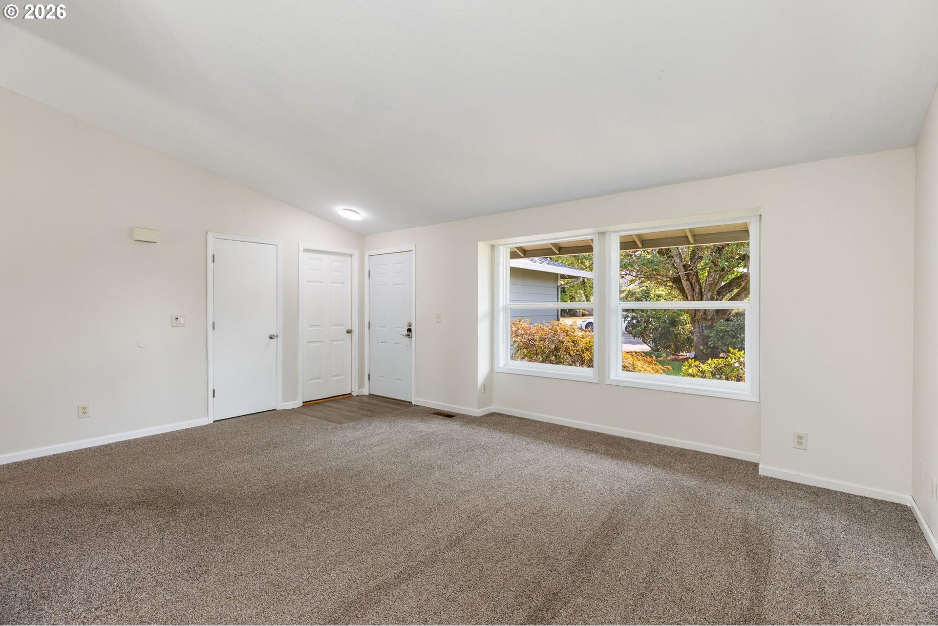 1480 South Alpine Street Cornelius, OR 97113 - Photo 4 of 28 Living Room
