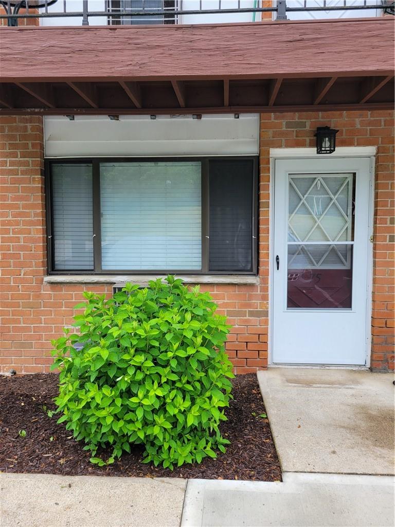75 Poplar Lane Middletown, NY 10941 - Photo 1 of 1 a front view of a house with garden
