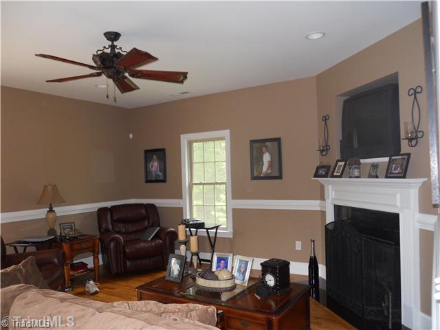 3540 Regan Road Denton, NC 27239 - Photo 8 of 15 Living Room.