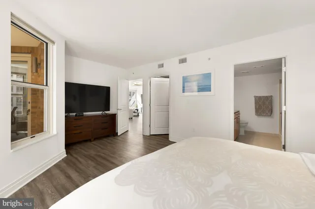 $869,900 | 915 E Street Northwest, Unit 815, Washington, DC 20004