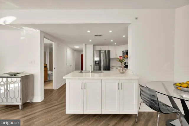 $869,900 | 915 E Street Northwest, Unit 815, Washington, DC 20004