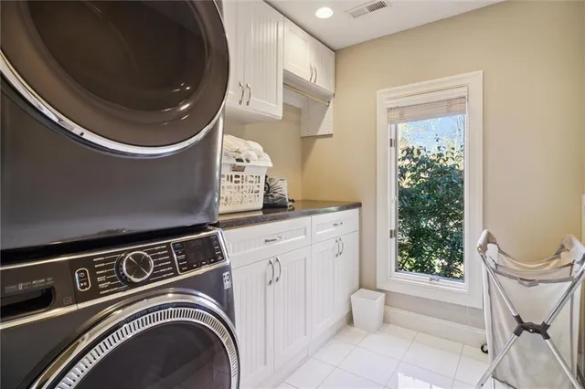 a view of kitchen with washer and dryer