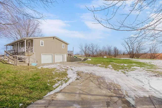 $300,000 | 24723 South Old Drum Road, Garden City, MO 64747