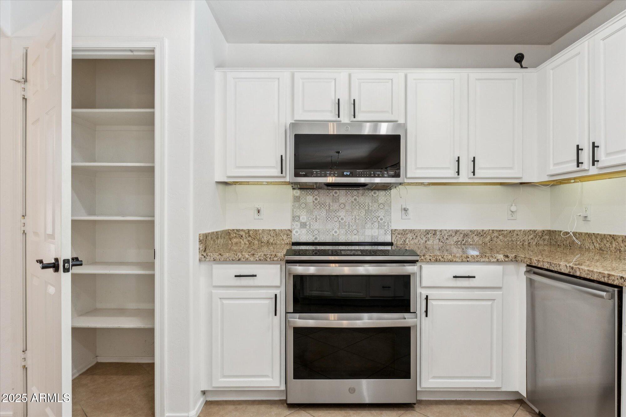 3370 East Flamingo Court Gilbert, AZ 85297 - Photo 8 of 25 KITCHEN