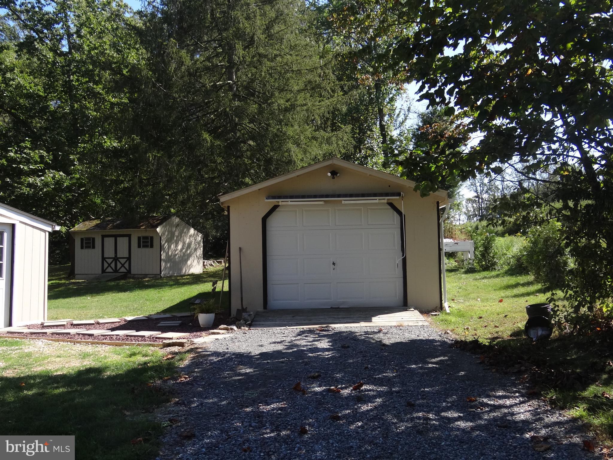 34 New Road Elverson, PA 19520 - Photo 4 of 22 Garage