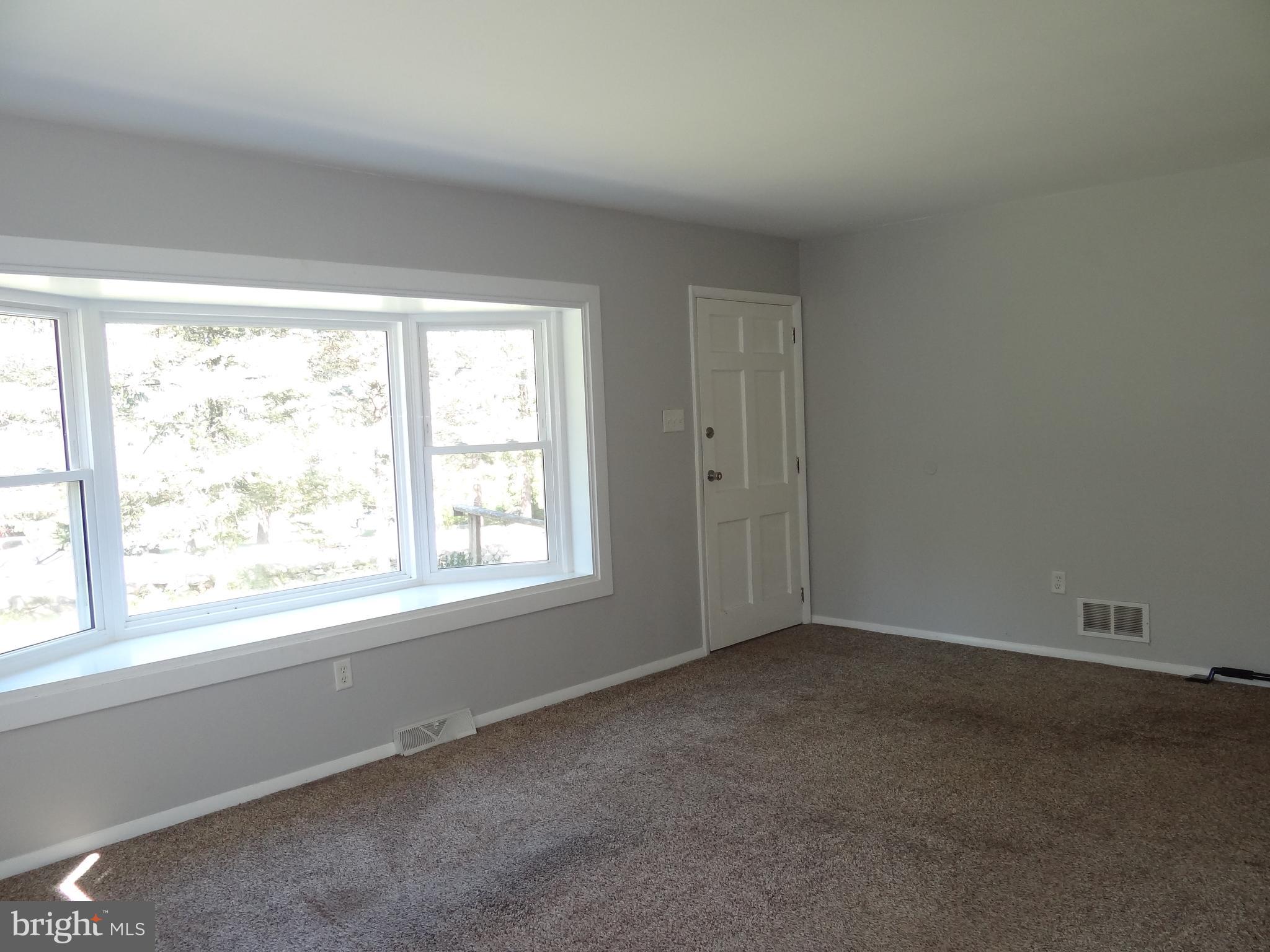 34 New Road Elverson, PA 19520 - Photo 10 of 22 Living Room