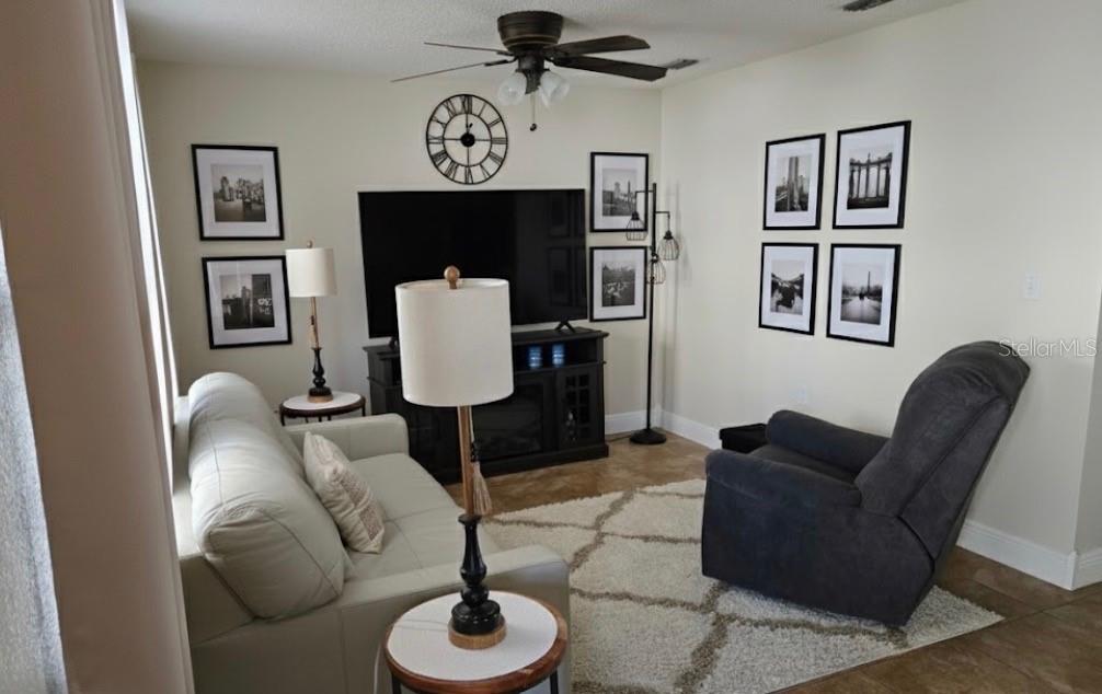 10038 62nd Avenue North, Unit 11 St. Petersburg, FL 33708 - Photo 2 of 43 a living room with furniture and a potted plant
