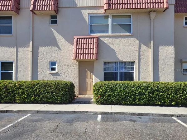 $90,000 | 10038 62nd Avenue North, Unit 11, St. Petersburg, FL 33708