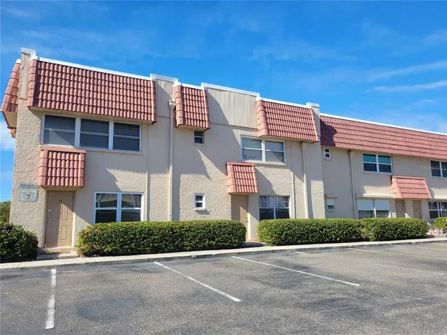$110,000 | 10038 62nd Avenue North, Unit 11, St. Petersburg, FL 33708