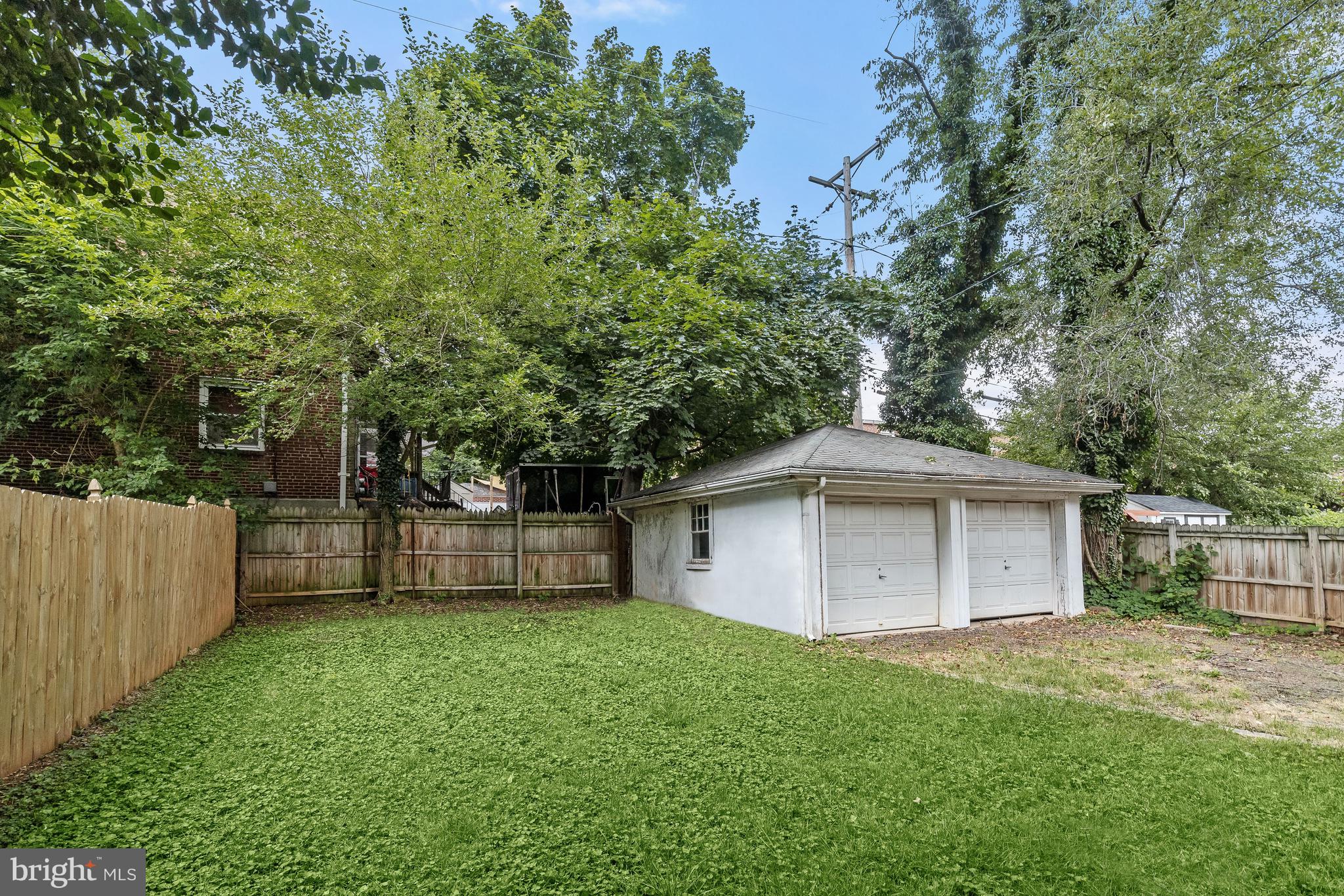 116 Mallow Hill Road Baltimore, MD 21229 - Photo 28 of 37 Landscaped Grounds