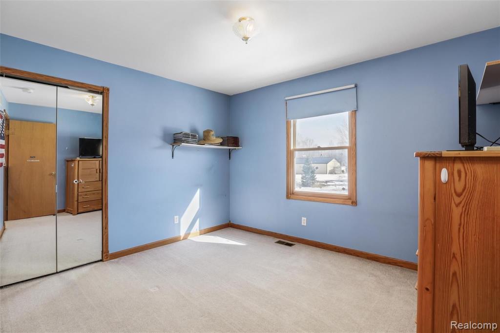 2085 South Hadley Road Ortonville, MI 48462 - Photo 13 of 35