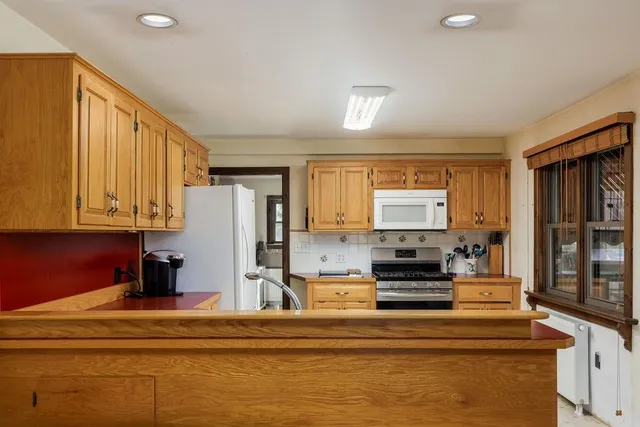 $998,000 | 262 Dartmouth College Highway, Lebanon, NH 03766