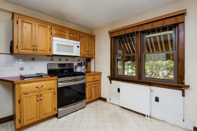 $998,000 | 262 Dartmouth College Highway, Lebanon, NH 03766