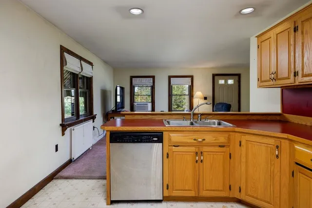 $998,000 | 262 Dartmouth College Highway, Lebanon, NH 03766