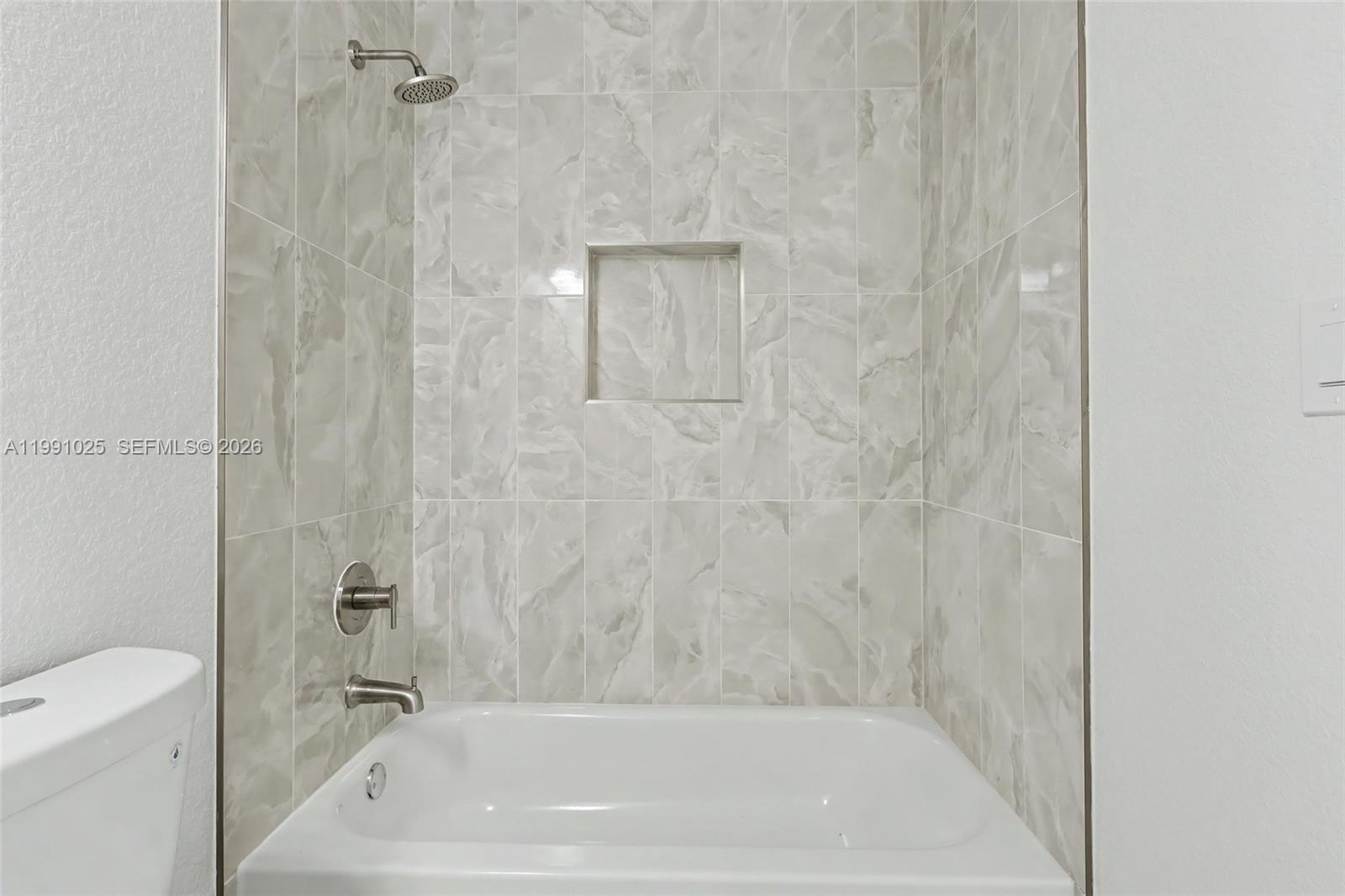 6140 Southwest 39th Street Miramar, FL 33023 - Photo 17 of 40 a bathroom with a bathtub