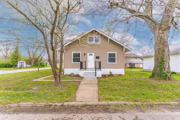 $149,900 | 321 East Oak Street, Oakland City, IN 47660