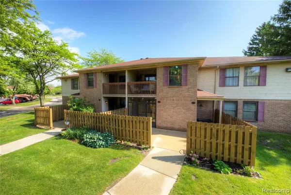 $217,500 | 19143 Surrey Lane, Northville, MI 48167